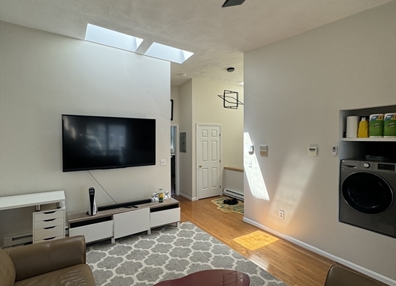 608 DORCHESTER AVE