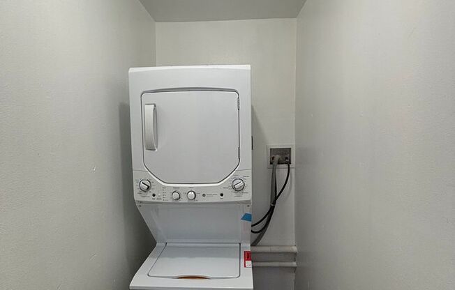 1 bed, 1 bath, 750 sqft, $2,340, Unit 1611