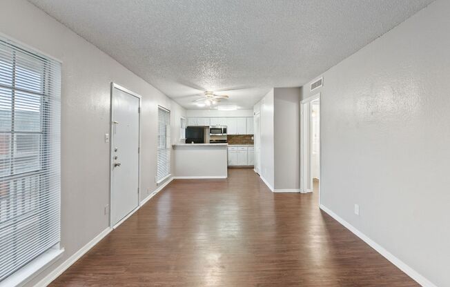 2 beds, 1.5 baths, 810 sqft, $832, Unit 207
