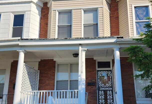 Beautiful 2.5 Bedroom 1.5 Bathroom West Baltimore Town Home