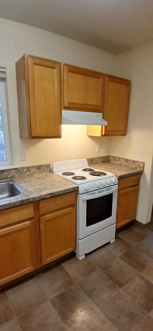 Studio, 1 bath, $1,400