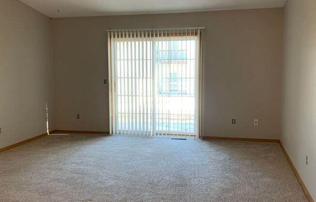 2 beds, 1 bath, $1,250, Unit 324 N Maple Ave