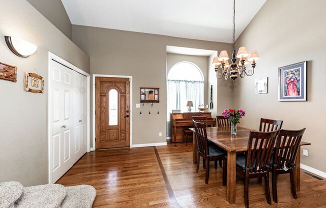 Fabulous 6 bedroom + office D20 Home with Amazing Mt views