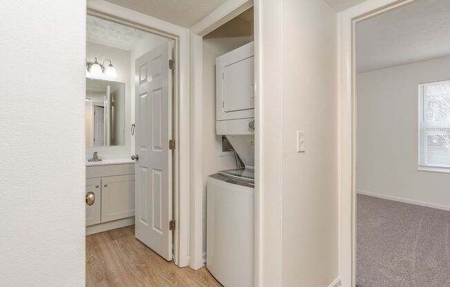 2 beds, 1 bath, 845 sqft, $1,295, Unit 44