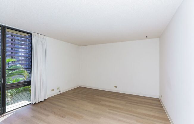 Piikoi Atrium - studio,1 bath with 1 covered parking stall