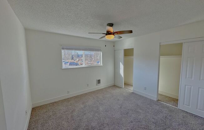 2 beds, 1 bath, 890 sqft, $1,595, Unit 16