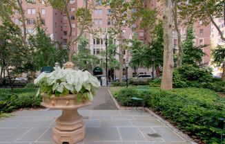 45 TUDOR CITY PL