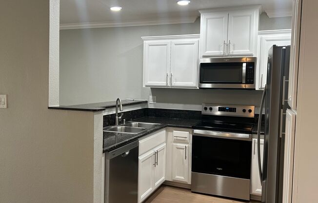 2 beds, 2 baths, 880 sqft, $2,750, Unit H-9