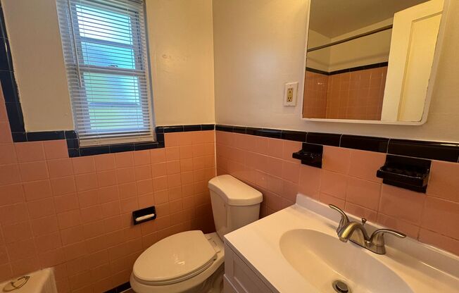 1 bed, 1 bath, $995, Unit 2605 Wilson Parkway