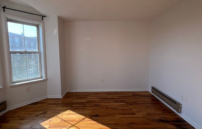 1 bed, 1 bath, $1,075, Unit C