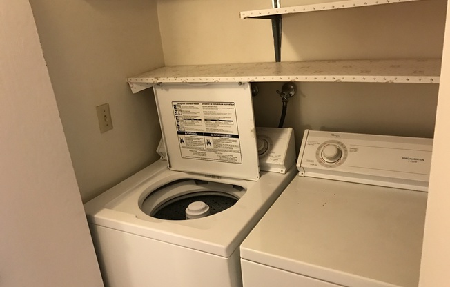 Nice 2 Bed/1.5 Bath Condo in Bellevue!