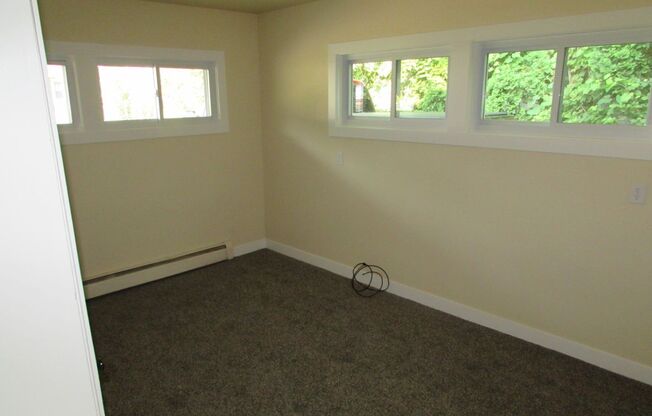 (550) - 2950 Tomahawk Court