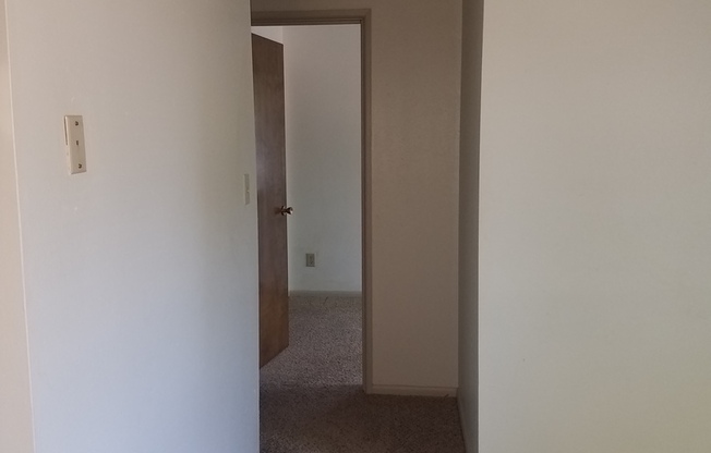 2 beds, 1 bath, 620 sqft, $650, Unit #22