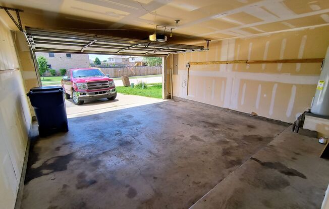 Beautiful 4-Bedroom Home for Lease – Corner Lot, Bonus Room & Downstairs Master