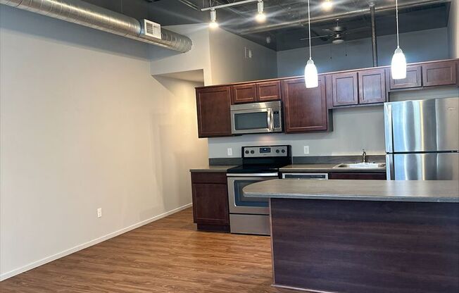 1 bed, 1 bath, 678 sqft, $1,160, Unit 222