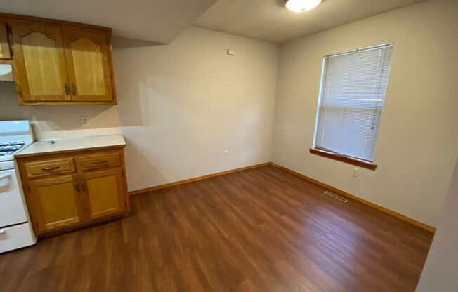 3 beds, 1 bath, $1,095