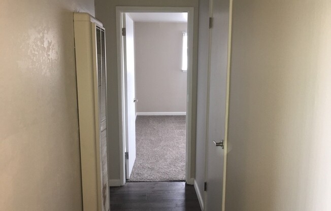 2 beds, 1 bath, $1,325, Unit 1395Stardust-7