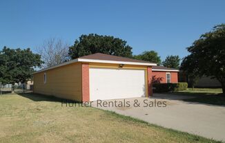 4 beds, 2 baths, $1,250