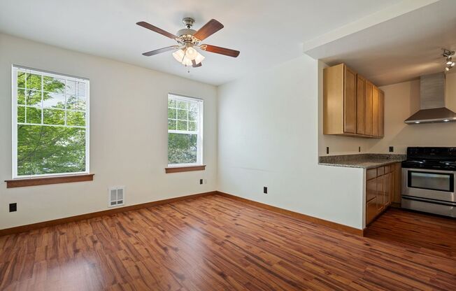 Studio, 1 bath, 359 sqft, $1,325, Unit 205