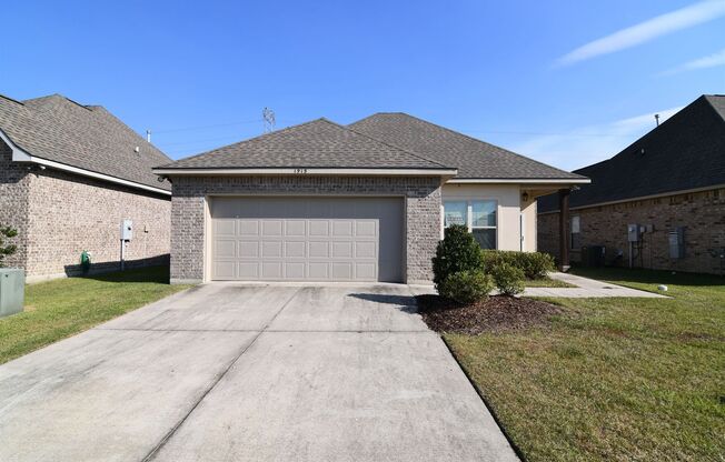 3 bedroom, 2 bath home in St. Gabriels coveted Meadow Oaks Subdv