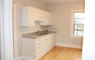 1696 1/2 Grand Ave