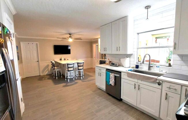 4 beds, 3 baths, $4,950, Unit Moorings Subdivision