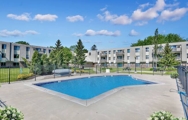Eagle Pointe | St.Paul | Outdoor Pool