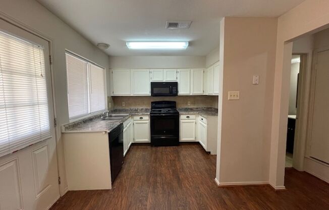 2 beds, 1.5 baths, $1,400, Unit #A