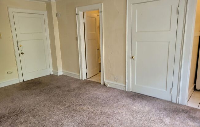Studio, 1 bath, $825, Unit 212