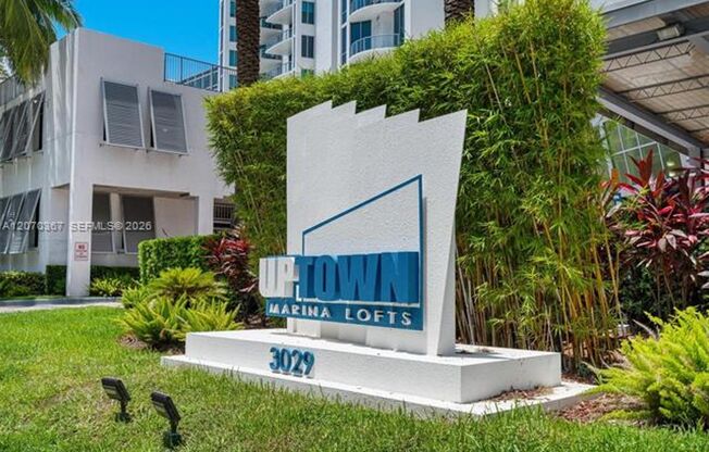 3 beds, 2 baths, $4,300, Unit # 818