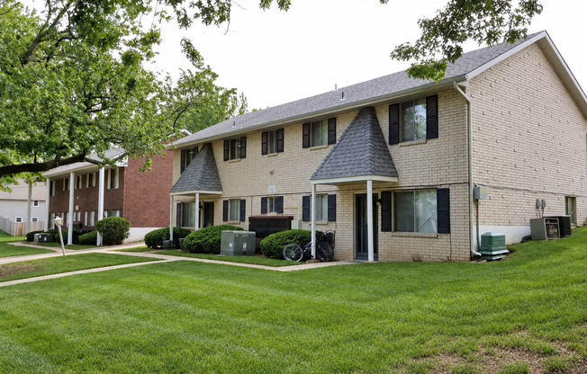 2 beds, 1 bath, 700 sqft, $925, Unit B-7622