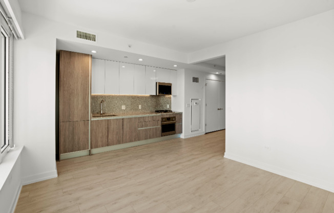 169 W ELM ST