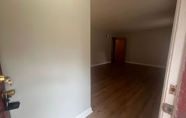 3 beds, 1 bath, $1,100