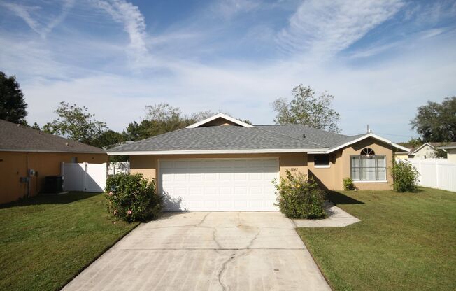 Charming 3 Bedroom, 2 Bathroom Home in Kissimmee!!