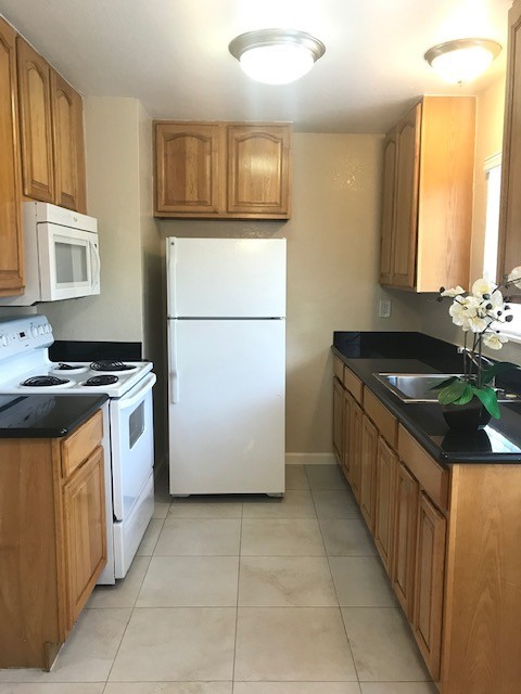 2 beds, 1 bath, 800 sqft, $2,395, Unit 925 Pomeroy Unit 04