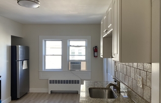 2 beds, 1 bath, 700 sqft, $2,500, Unit 18