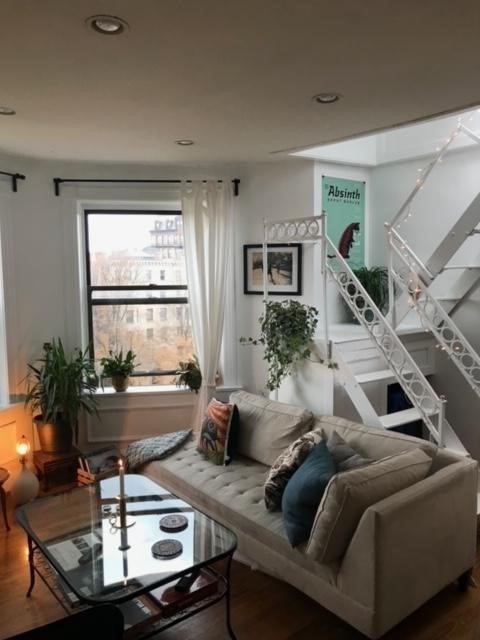 1 bed, 1 bath, 620 sqft, $4,080, Unit 61