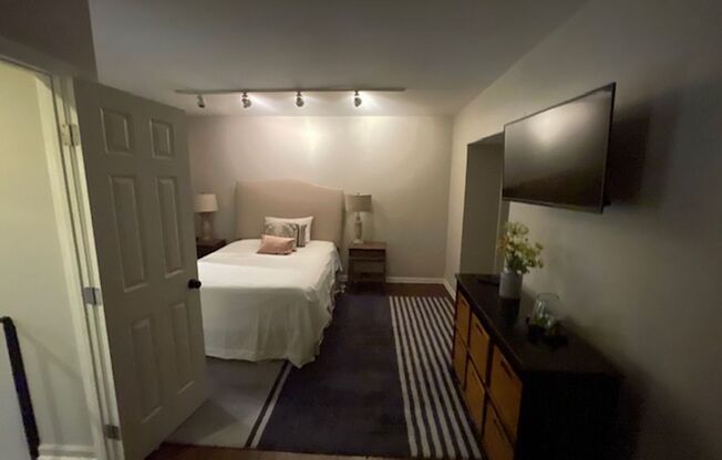 3 beds, 3 baths, $4,195, Unit Unit # 5