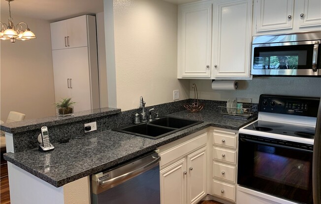 1 bed, 1 bath, 599 sqft, $2,200