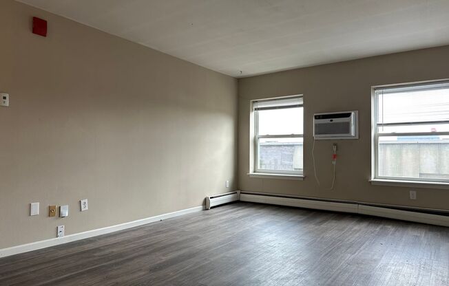 1 bed, 1 bath, $1,195, Unit 302