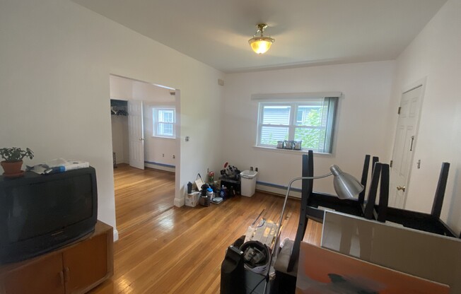34 DICKINSON ST