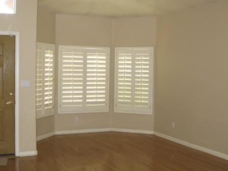 3 BEDROOM, 2 BATH WITH 2 LIVING AREAS AND A BONUS ROOM.