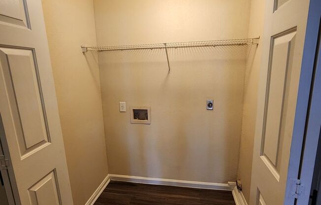 2 beds, 2 baths, 1,002 sqft, $1,725, Unit 305-u