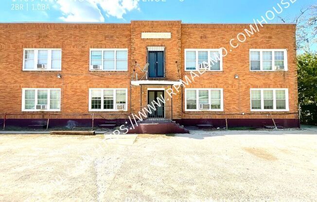 1409 W. Woodlawn Ave.