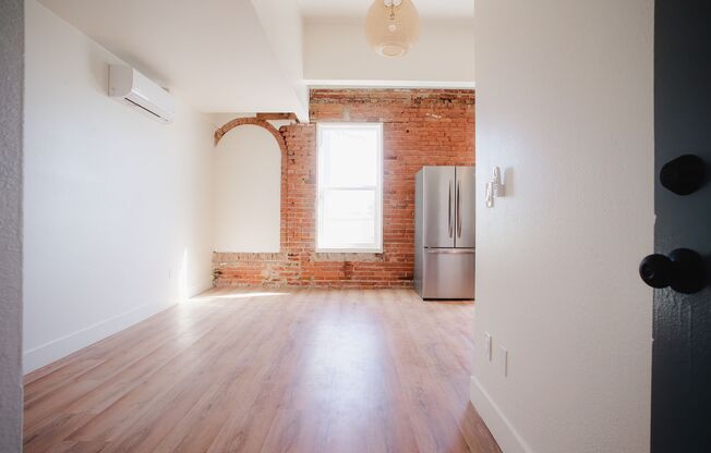 Studio, 1 bath, 324 sqft, $2,350, Unit 204