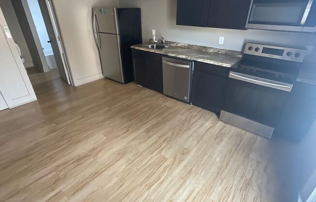 3 beds, 1 bath, $9,785, Unit Apt 3