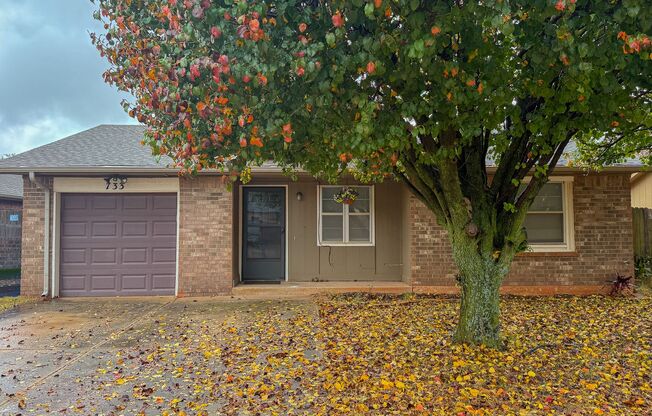 Mustang Schools – 3 Bedroom Home with Garage