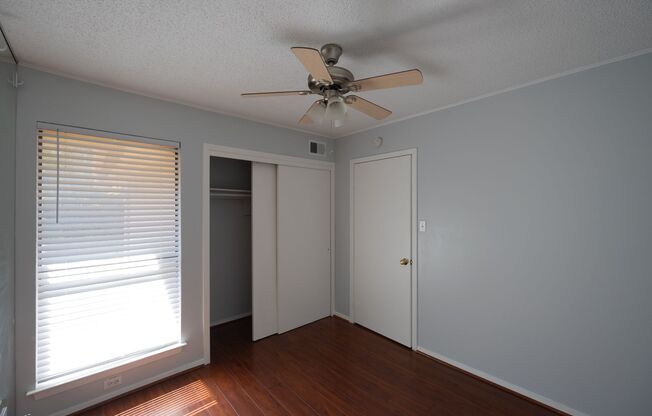 2 beds, 1 bath, $2,015