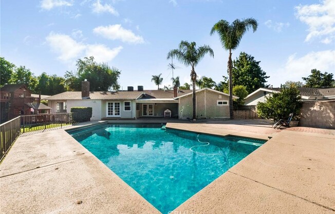 8558 PASO ROBLES AVE