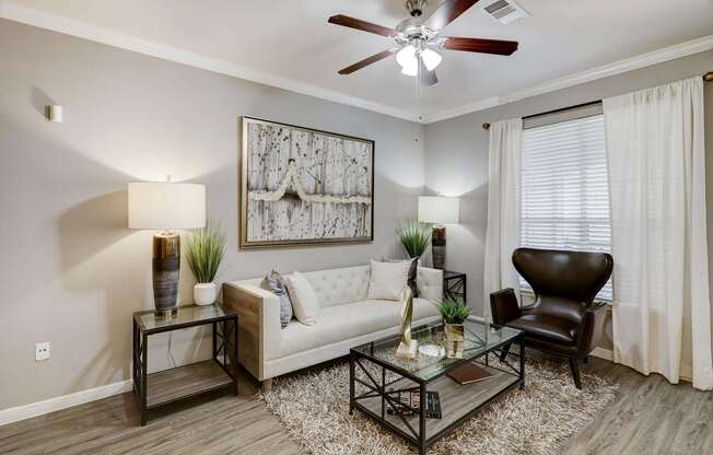 1 bed, 1 bath, 806 sqft, $1,356